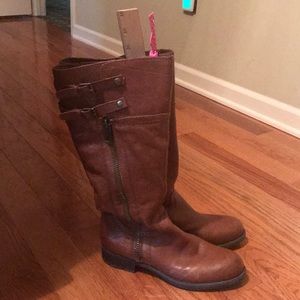 Brown boots with zipper